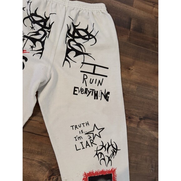Miley Cyrus Sketch Art Sweatpants Size Medium White Graffiti Rare HTF *READ* - Picture 13 of 15